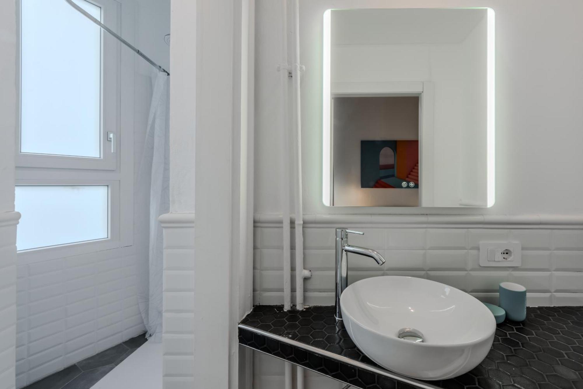 New And Functional Apartments Near The Metro Milão Exterior foto